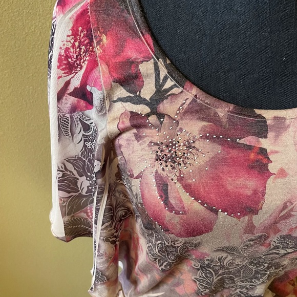 Women’s floral ESPRESSO blouse with studs.  Size S - Picture 2 of 8
